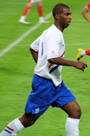 2007년 8월 네덜란드 국가대표팀 소속으로 활동 중인 바벨