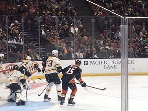 2019년 2월 네트 앞에서 즈데노 차라와 자리를 다투는 게츨러프