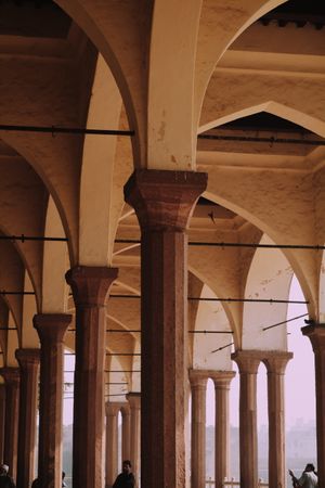 현재의 디완-이-암은 영국 시대에 재건된 것이다.