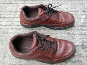 락포트(Rockport)의 "월드 투어" 모델, 1990년대 후반부터 2015년까지 회사의 대표적인 워킹화.