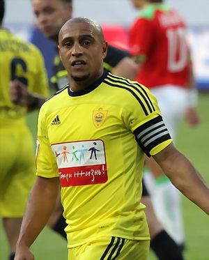 러시아 팀 안지 마하치칼라에서 뛰던 호베르투 카를루스는 경기장에서 두 번이나 인종차별적 행위를 겪었다.