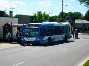 랑젤리에역의 버스