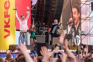 리틀 빅(Little Big)은 러시아의 유명한 레이브 밴드이다.