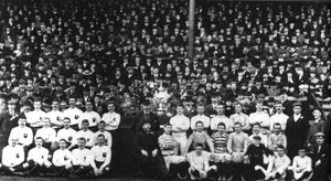 최초의 챌린지 컵 결승전 (1897년): 배틀리(왼쪽) 대 세인트 헬렌스(오른쪽)