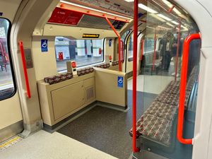 CLIP 개선을 통해 개조된 1992년식 차량의 새로운 휠체어 공간.