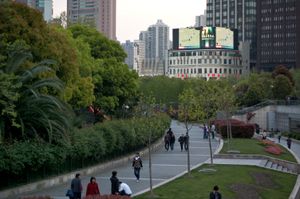 런민 공원의 산책로