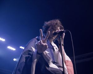 2015년 9월 11일, 텍사스 주 댈러스에서 공연 중인 LANY의 폴 클라인