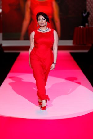 2010년 The Heart Truth의 레드 드레스 컬렉션 패션쇼에서의 시몬