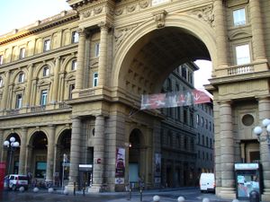 아치 팔라초 델라르코네 디 피아차