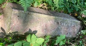 하이게이트 묘지에 있는 칠더스의 묘