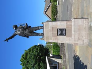 스코틀랜드 앵거스의 브레친에 있는 왓슨-와트 기념비