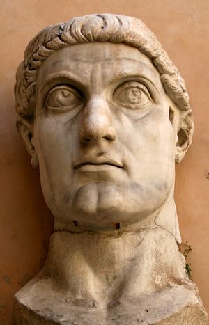 limitanei}})으로 나누어 후기 로마군에 Notitia Dignitatum에 묘사된 구조를 부여했다. (로마 카피톨리니 박물관 흉상)