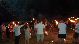 세르비아 로드노베르인들이 쿠팔라의 밤을 기념하고 있다.