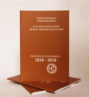 폴란드 로드노버에 의해 출판된 조리안 도웬가-초다코프스키의 기독교 이전의 슬라브인에 관하여의 2018년 출판물