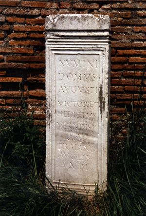 오스티아 안티카의 '아우구스투스 일가의 누멘'에 대한 헌정비 ('CIL<i> 14.04319)