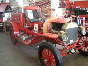 박물관에 전시된 Model T 소방차