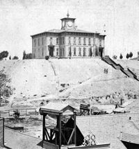 1873년, 파운드케이크 힐에 위치했던 최초의 로스앤젤레스 고등학교 위치.