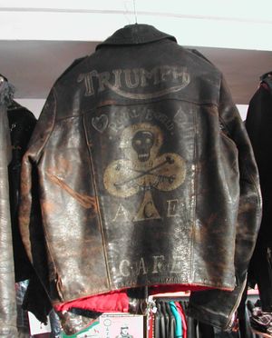 에이스 카페 런던(Ace Cafe London) 디테일이 있는 맞춤형 루이스 레더스(Lewis Leathers) 오토바이 재킷