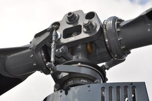  로빈슨 R44의 로터 헤드