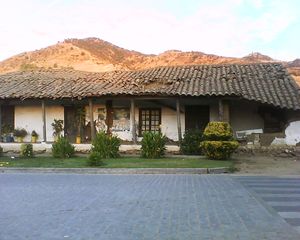 2010년 지진으로 롤롤 역사 지구의 여러 집들이 피해를 입었다.