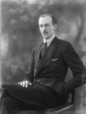  영국 역사가 B. H. 리델 하트의 서문은 롬멜 페이퍼에서 롬멜과 아라비아의 로렌스를 "사막전의 두 거장"으로 비유했다.