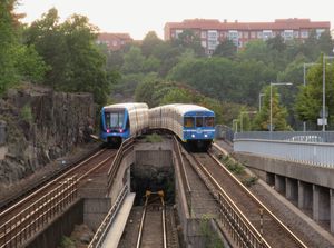 역 남서쪽의 C20 및 C6형 열차