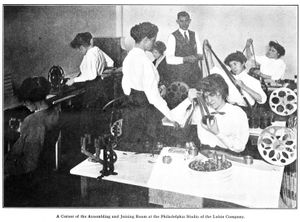 "필라델피아 루빈 컴퍼니 스튜디오 조립 및 연결실의 코너", The Photoplay Author, 1914