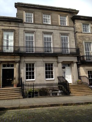 22 리젠트 테라스, 에든버러. 루이 앙투안 부부가 망명 초기에 머물렀던 곳이다.