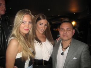 2009년 너츠 파티에서 핀더 (가운데)와 친구들