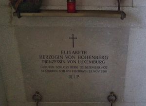 아르테텐 성에 있는 엘리자베트의 묘비