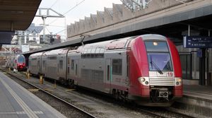 CFL의 대부분의 열차는 2200형과 같은 현대식 2층 열차로 운행된다.