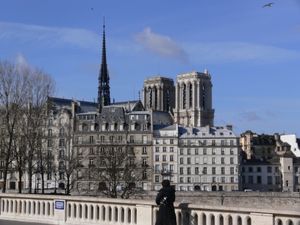 루이 필리프 다리에서 바라본 노트르담 대성당
