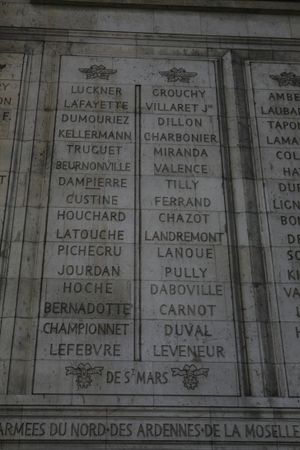 라투슈는 개선문에 새겨져 있다 (왼쪽 열, 위에서 10번째)