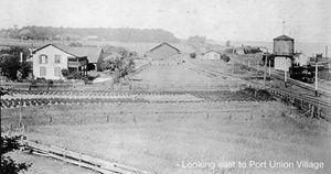 포트 유니언 빌리지와 그랜드 트렁크 철도역을 동쪽으로 바라본 모습