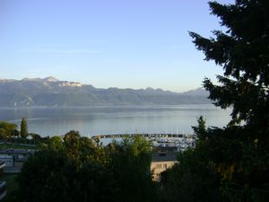 뤼트리 고지대에서 바라본 레만 호수와 알프스 산맥의 모습