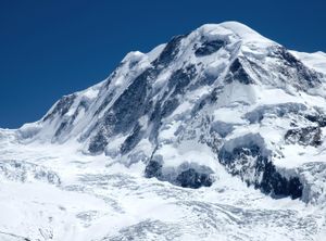 국경 빙하}}) 위의 리스캄