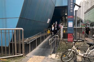 리위안역 B출구 경사로