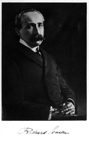 독일의 생물학자 리하르트 젠몬은 유기 기억을 유전으로 연결시켰다.