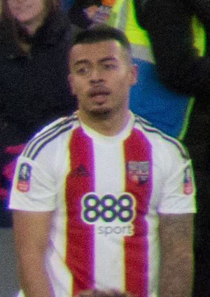 2017년 1월 브렌트포드에서 뛰고 있는 예나리스.