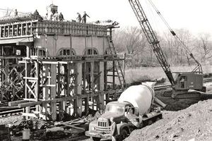 링크벨트 LS-98 크레인. LS-98 크레인 및 크레인-굴착기는 42년(1954~1996) 동안 생산되었다.