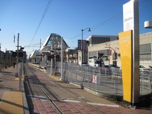 리틀 도쿄/아트 디스트릭트 역의 이전 지상 플랫폼, 2009