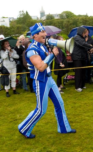 스포르타쿠스 역을 연기하는 스케빙