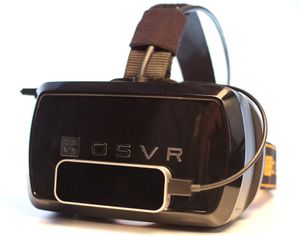 OSVR 가상 현실 개발 헤드셋 앞면에 부착된 립 모션 컨트롤러