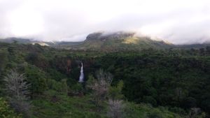 마라 산의 폭포.
