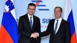 샤레츠, 러시아 총리 드미트리 메드베데프와 함께, 2018년 10월 19일