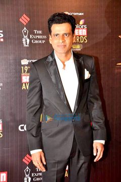 제19회 스타 스크린 어워드 시상식에 참석한 마노지 바즈파이 (2013년)