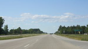 미국 141번 국도를 통해 마리네트군에 진입