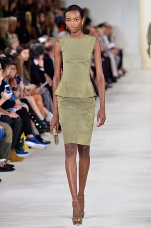 마리아 보르지스, 랄프 로렌 2015 봄/여름 패션쇼에서 워킹