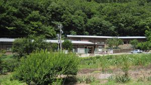 1호 청사(오른쪽 뒤), 2호 청사(왼쪽 앞)