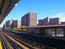 북쪽 방향에서 바라본 남쪽 방향 승강장